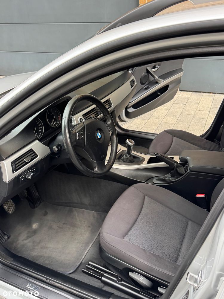 BMW Seria 3 320d - 24