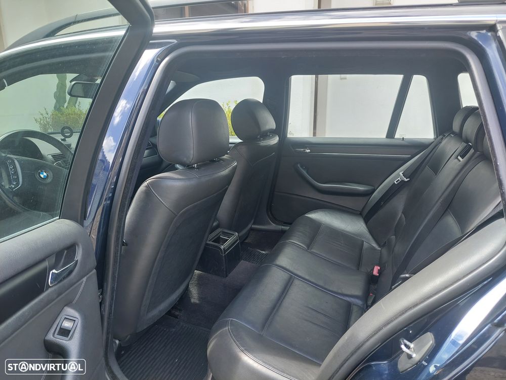 BMW 320 dA Navigator - 18