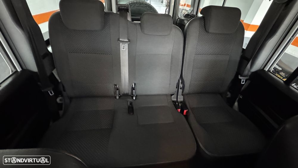 Land Rover Defender 110 DPF E - 37