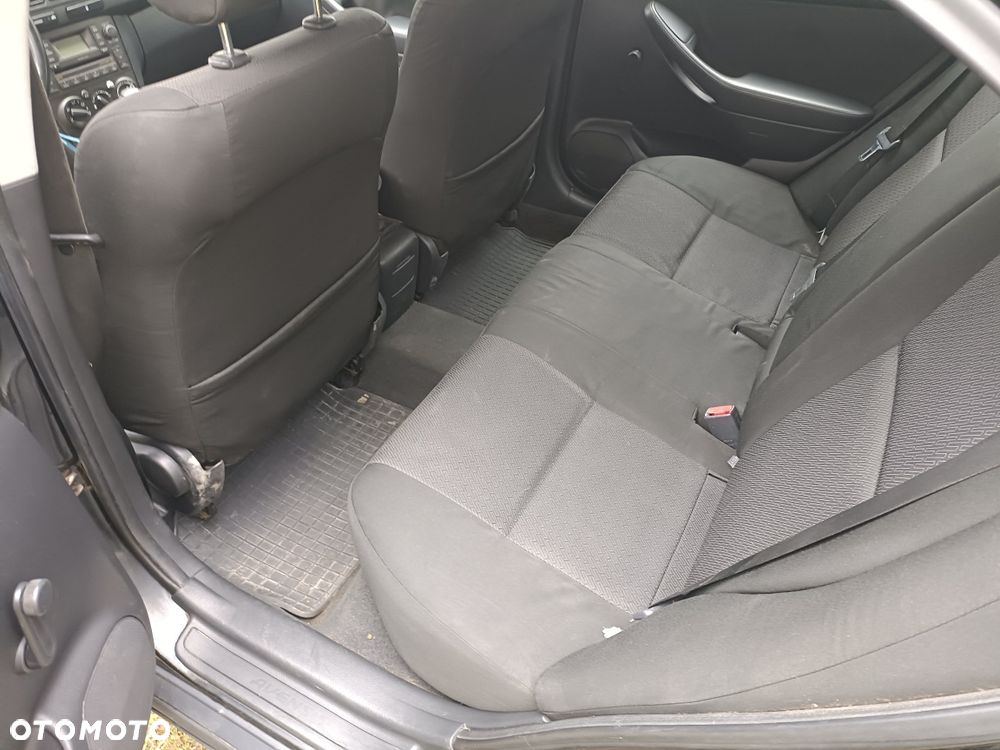 Toyota Avensis - 7