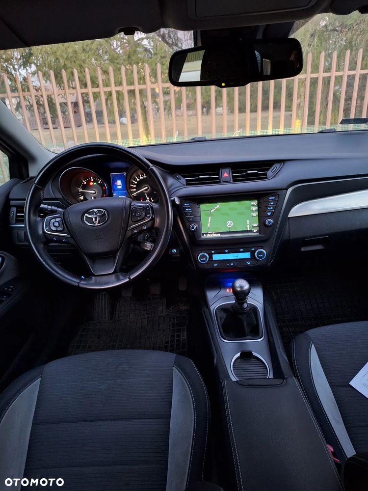 Toyota Avensis Touring Sports 2.0 D-4D Team Deutschland - 6