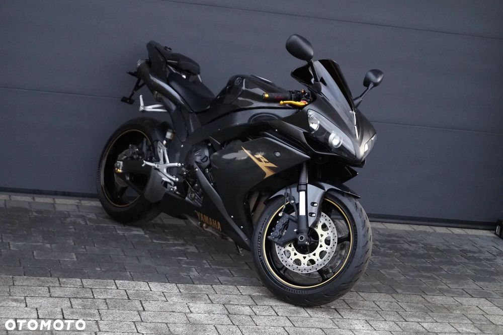 Yamaha R1 - 2