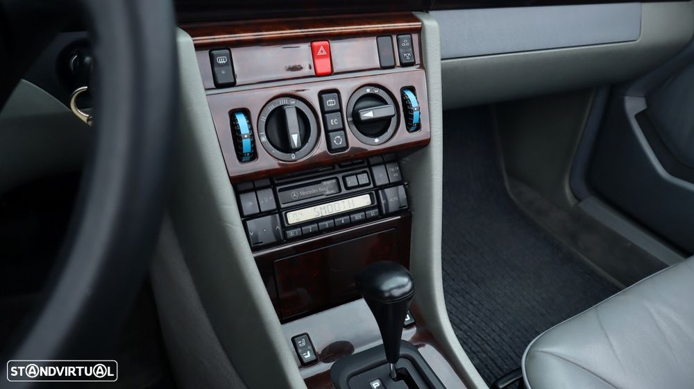 Mercedes-Benz E 220 - 53