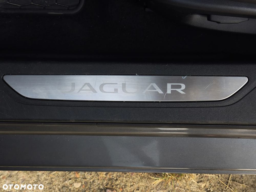 Jaguar XF 2.0 T Prestige - 36