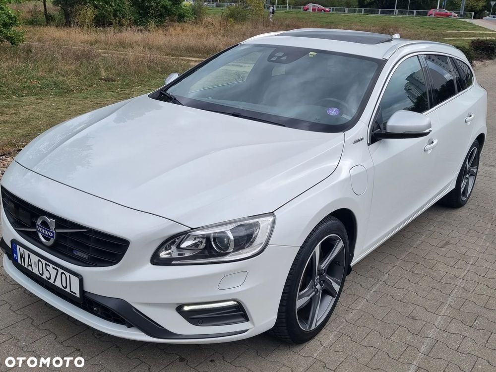 Volvo V60 D6 AWD Plug-in Hybrid R-Design Summum - 1