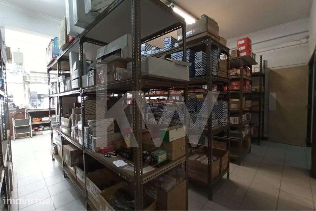Loja Ampla na Rua Angelina Vidal, 3 Lugares Garagem. - Grande imagem: 2/12
