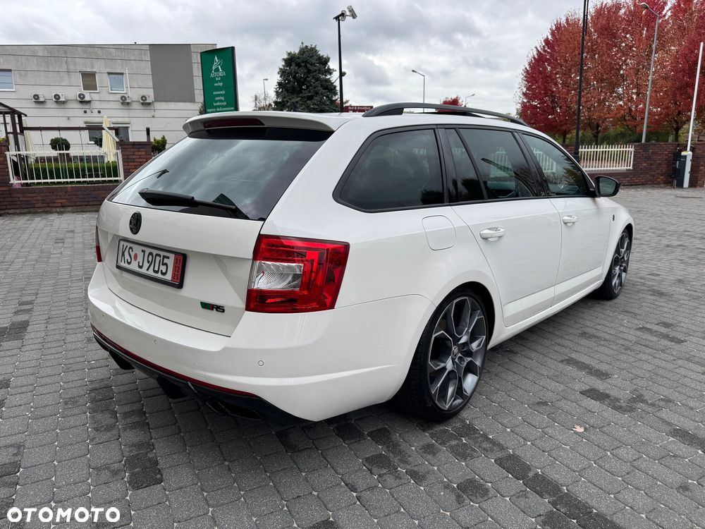 Skoda Octavia Combi 2.0 TDI DSG RS First Edition - 12