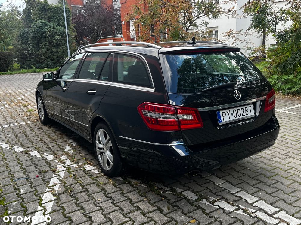 Mercedes-Benz E-Class 2011 photo 4
