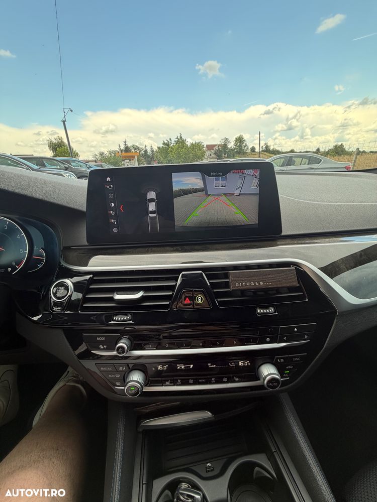 BMW Seria 5 520d Aut. M Sport Edition - 11