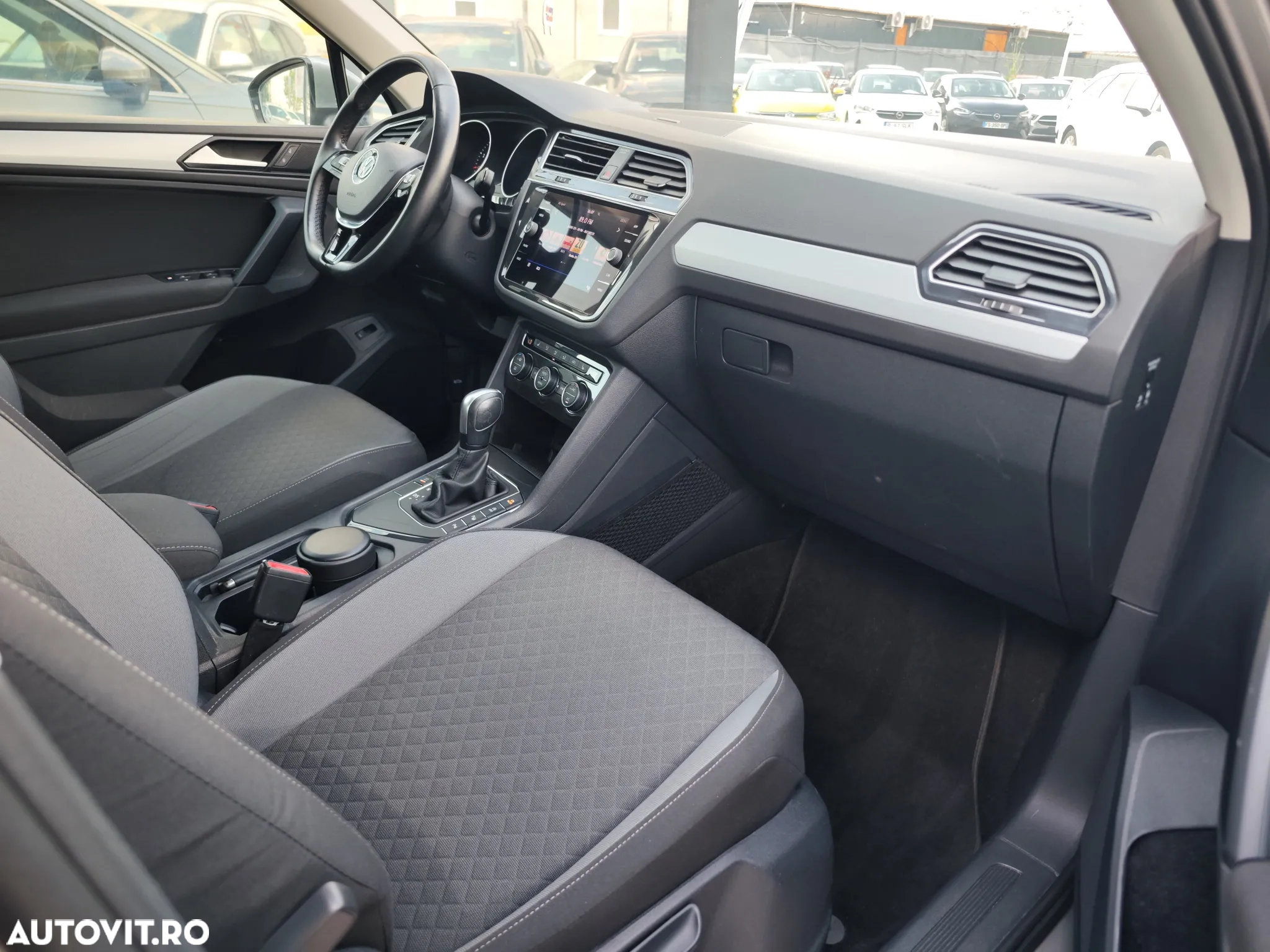 Volkswagen Tiguan - 8