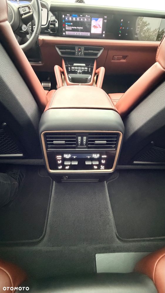 Porsche Cayenne Turbo GT - 8