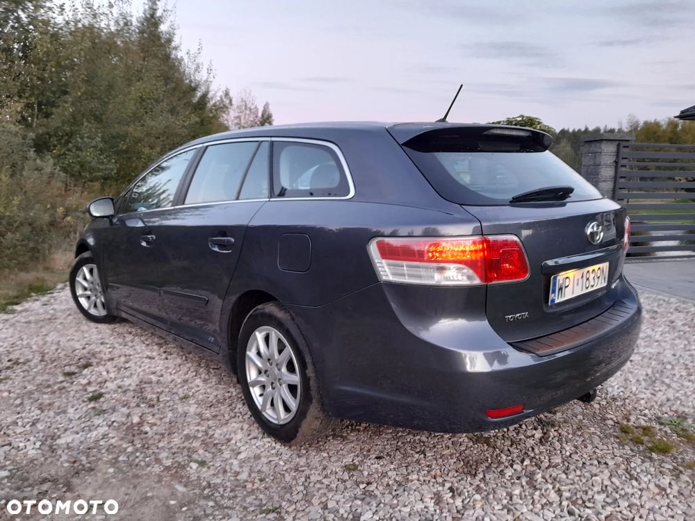 Toyota Avensis Combi 1.8 Comfort - 2