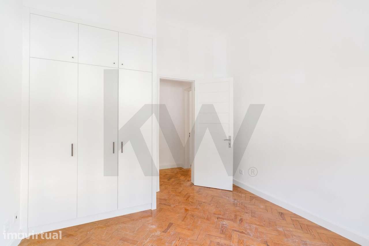 Apartamento T4+1 com garagem na Avenida Defensores de Chaves - Grande imagem: 5/25