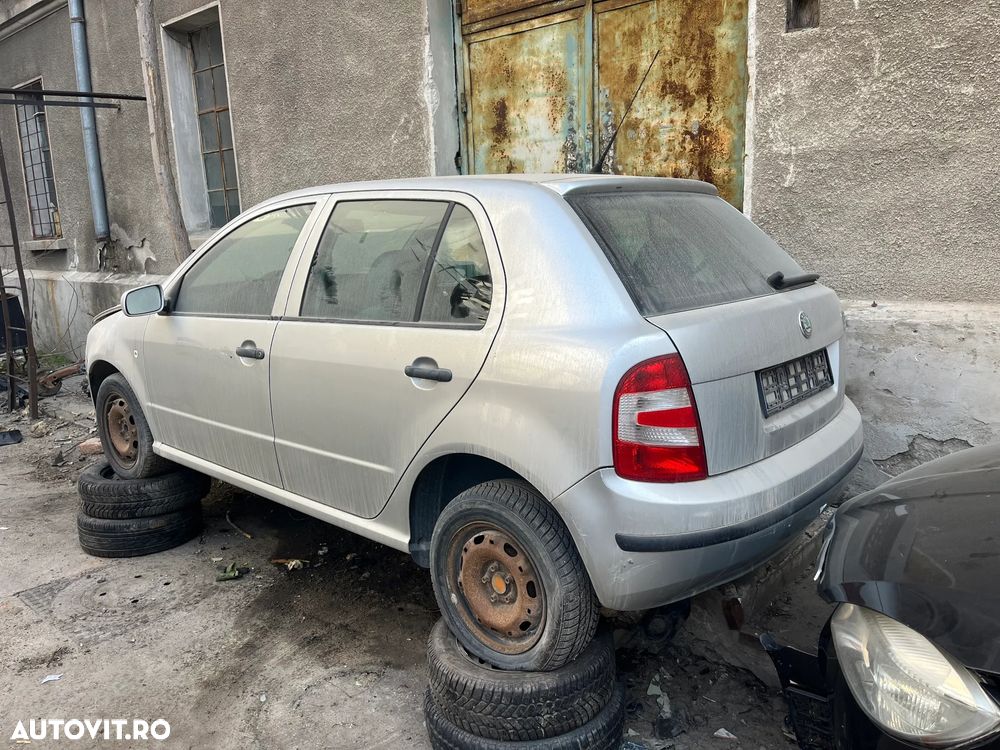 Dezmembrez Skoda Fabia 1 facelift gri argintiu 2006 1,2 benzina - 2