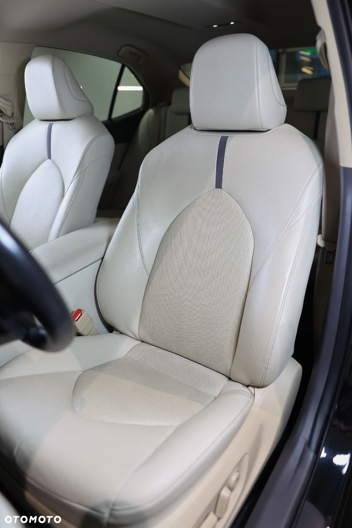 Toyota Camry - 8