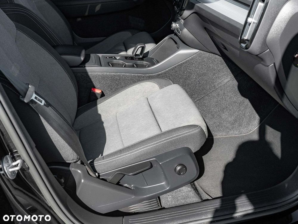 Volvo XC 40 B3 Core - 33