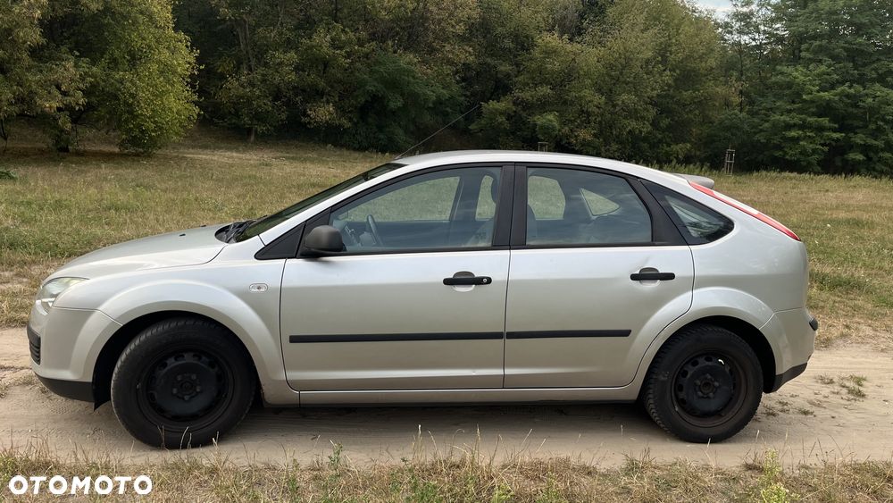 Ford Focus 1.6 16V Ambiente - 3