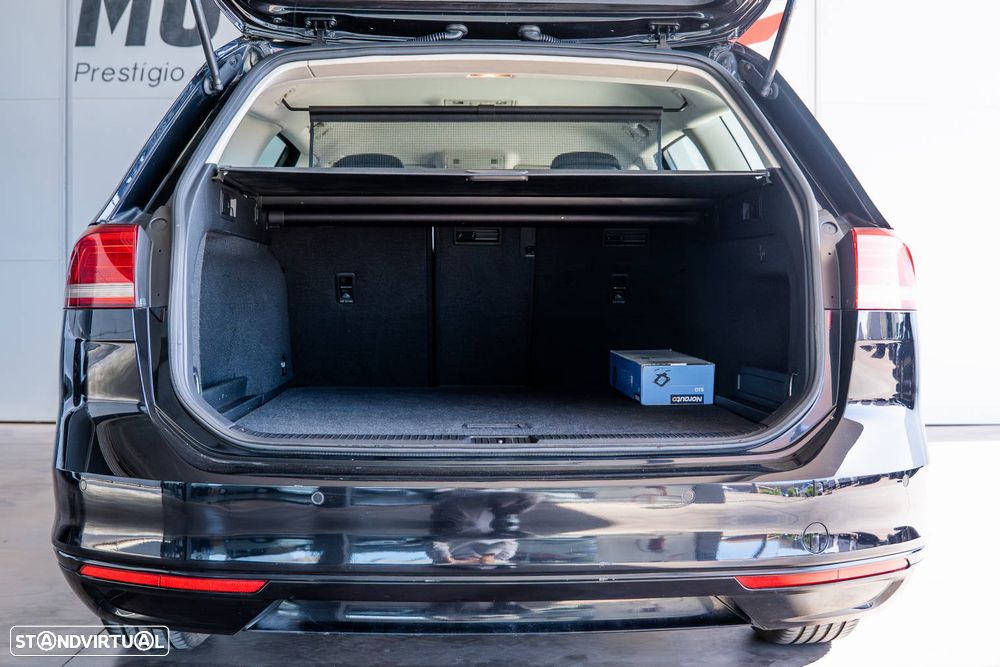 VW Passat Variant 1.6 TDI Trendline - 11