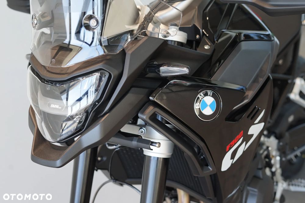 BMW F - 12