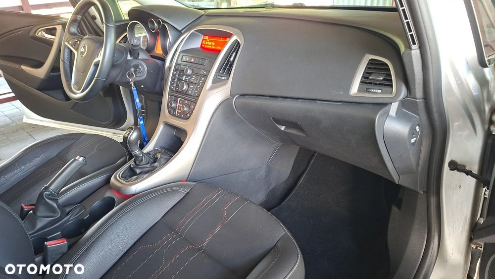 Opel Astra 1.4 Turbo 150 Jahre - 20