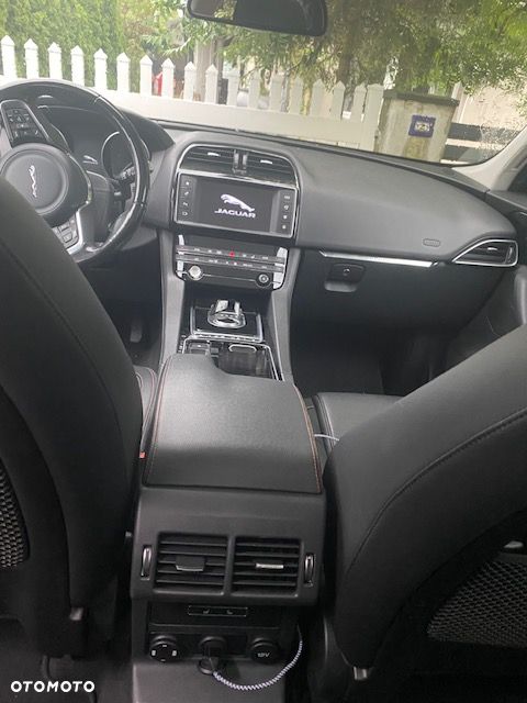 Jaguar F-Pace 2.0 i4D AWD Prestige - 13
