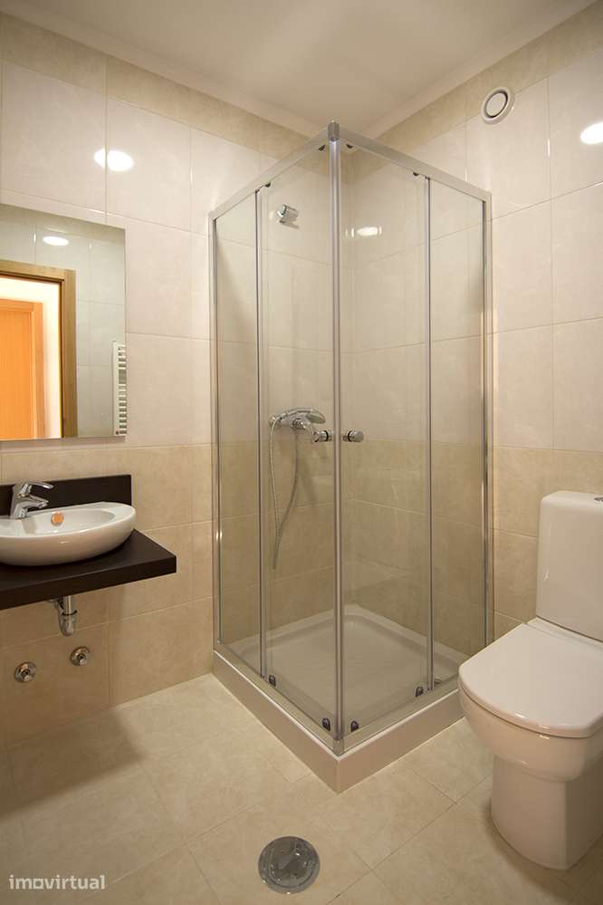 Apartamento T2 com 2 lugares de garagem - Como Novo - Grande imagem: 5/15