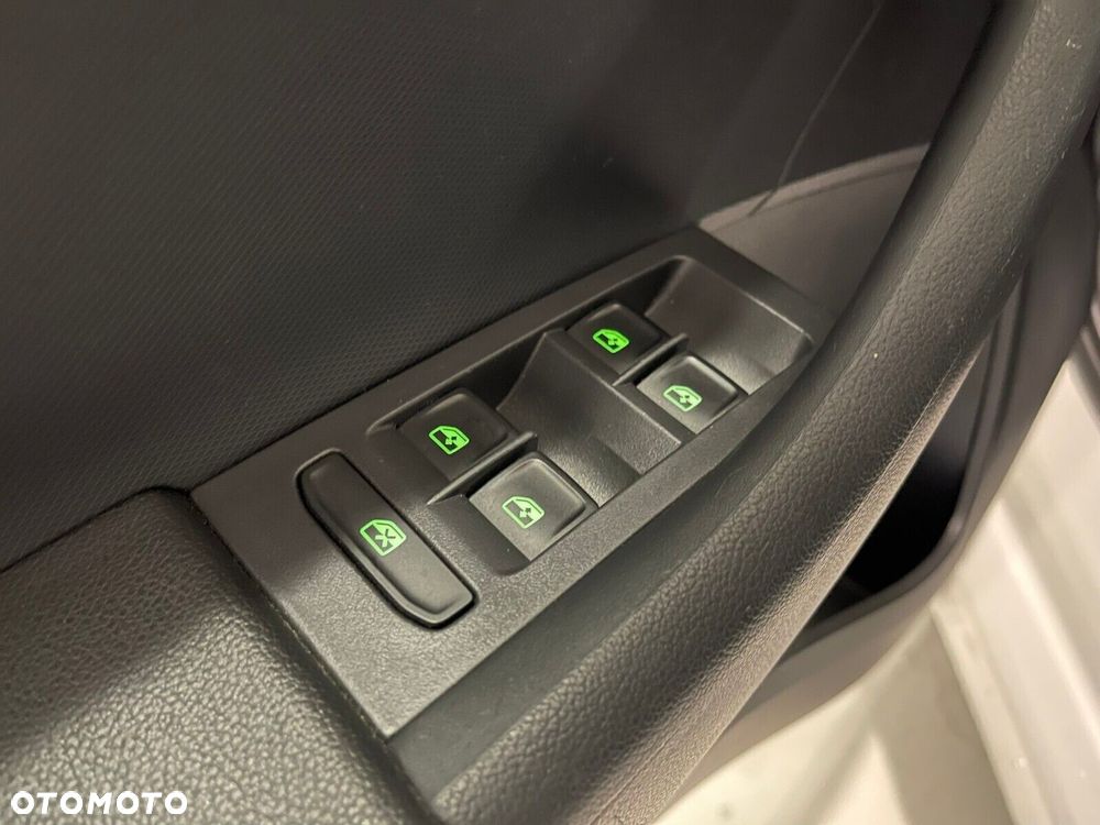 Skoda RAPID 1.0 TSI Ambition - 25