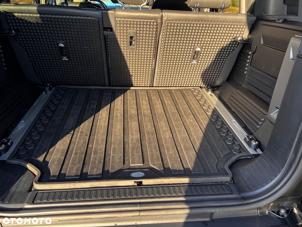 Land Rover Defender - 31