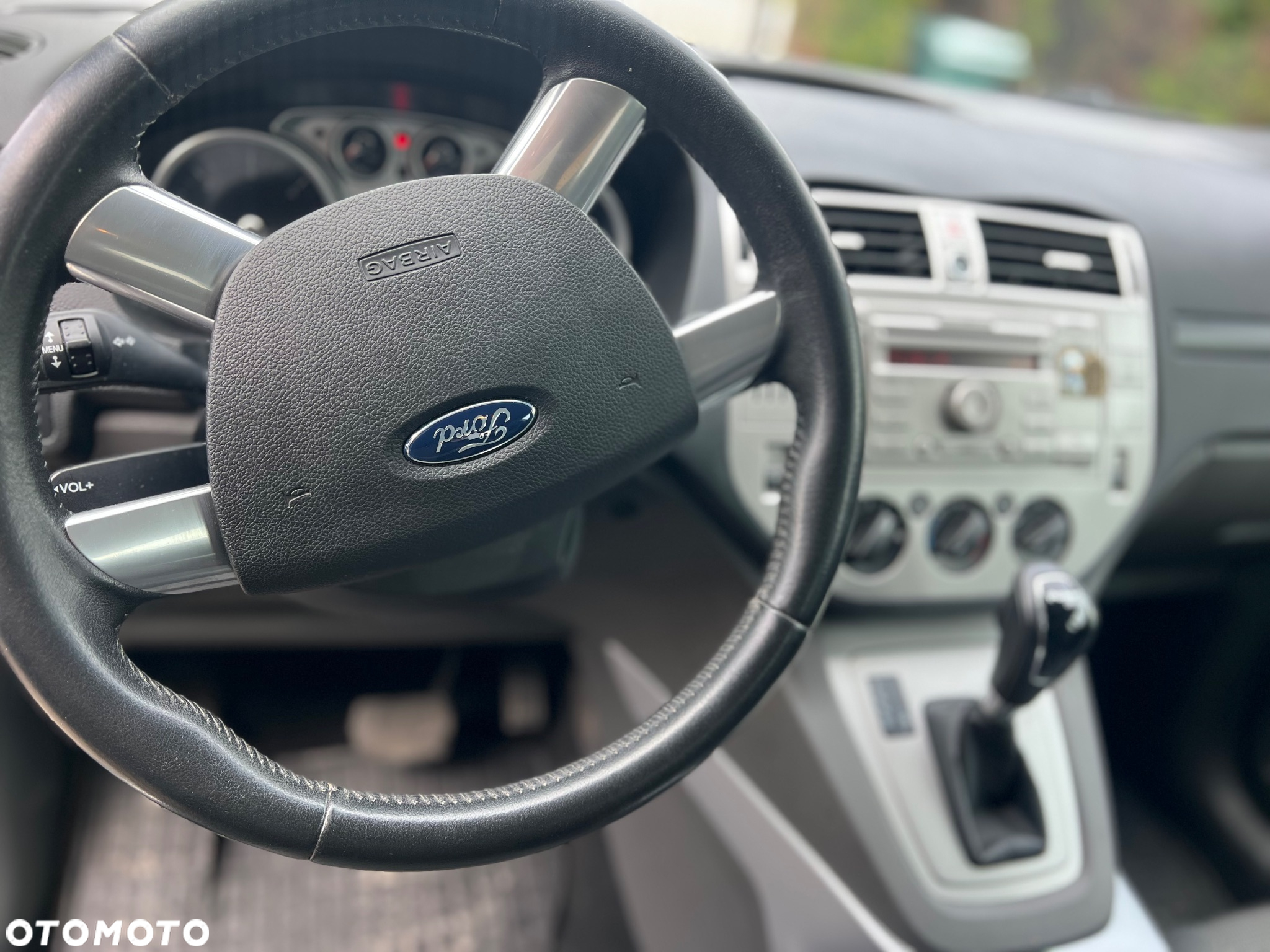 Ford Kuga - 10