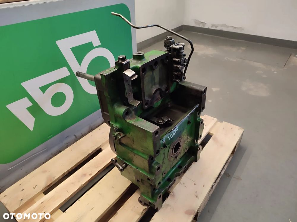WOM   R134308  R129652   JOHN DEERE 6810 - 6