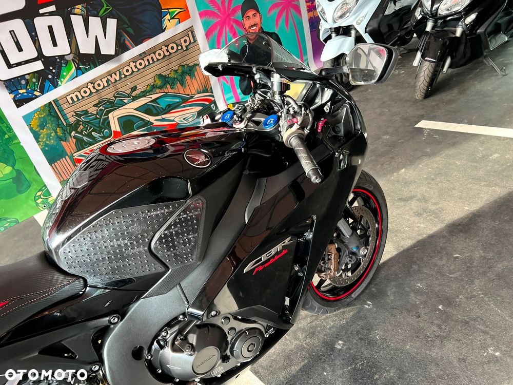 Honda CBR - 8