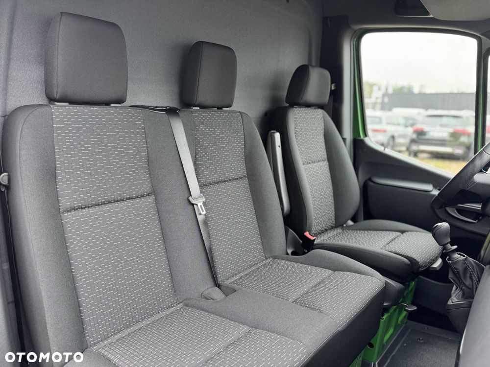 Mercedes-Benz Sprinter - 12