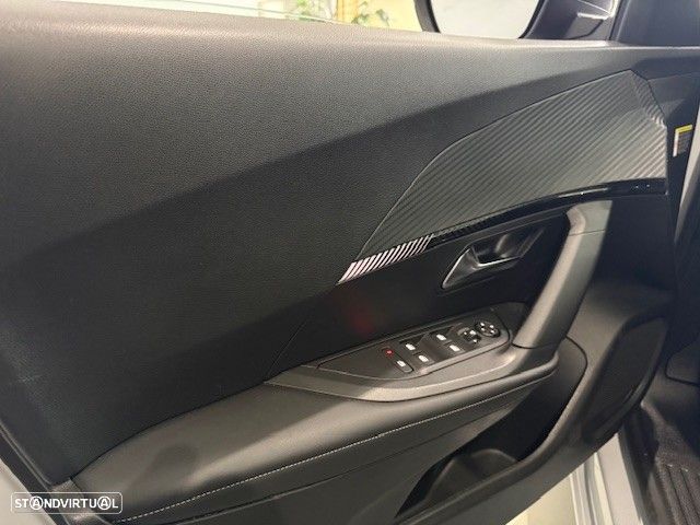 Peugeot 2008 1.2 Hybrid Allure e-DCS6 - 14