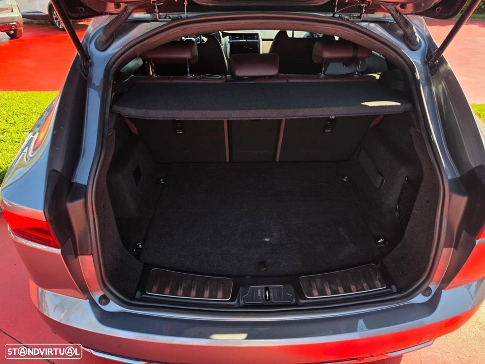 Jaguar E-Pace P300e AWD R-Dynamic S - 6