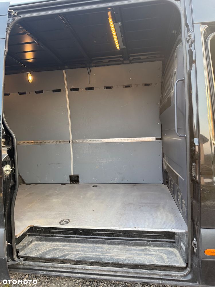 Mercedes-Benz 319 - 23