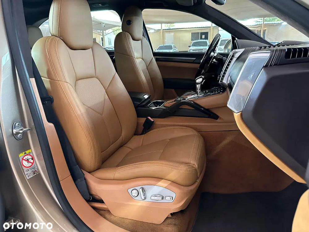 Porsche Cayenne Turbo - 11
