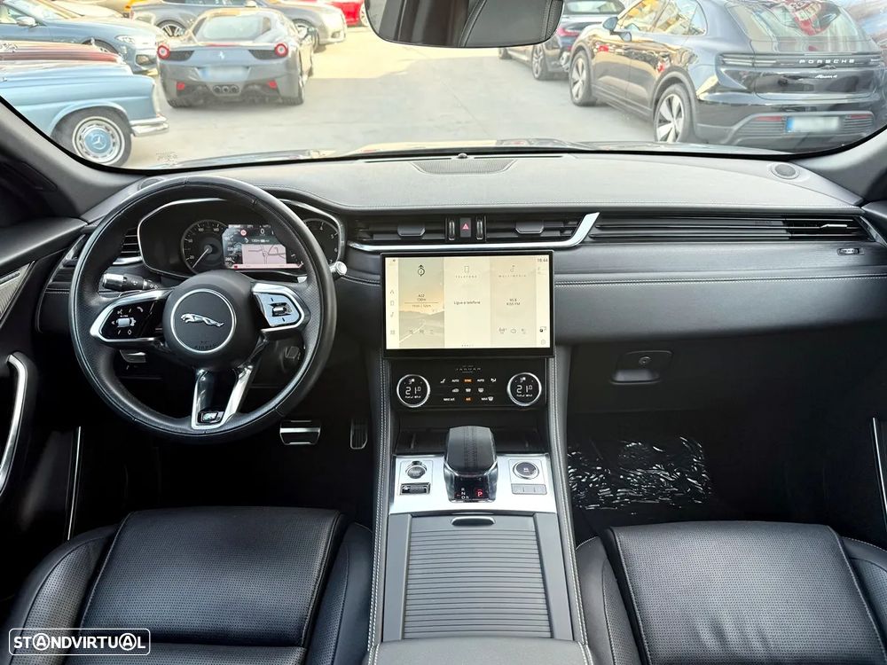 Jaguar F-Pace P250 AWD R-Dynamic S - 10