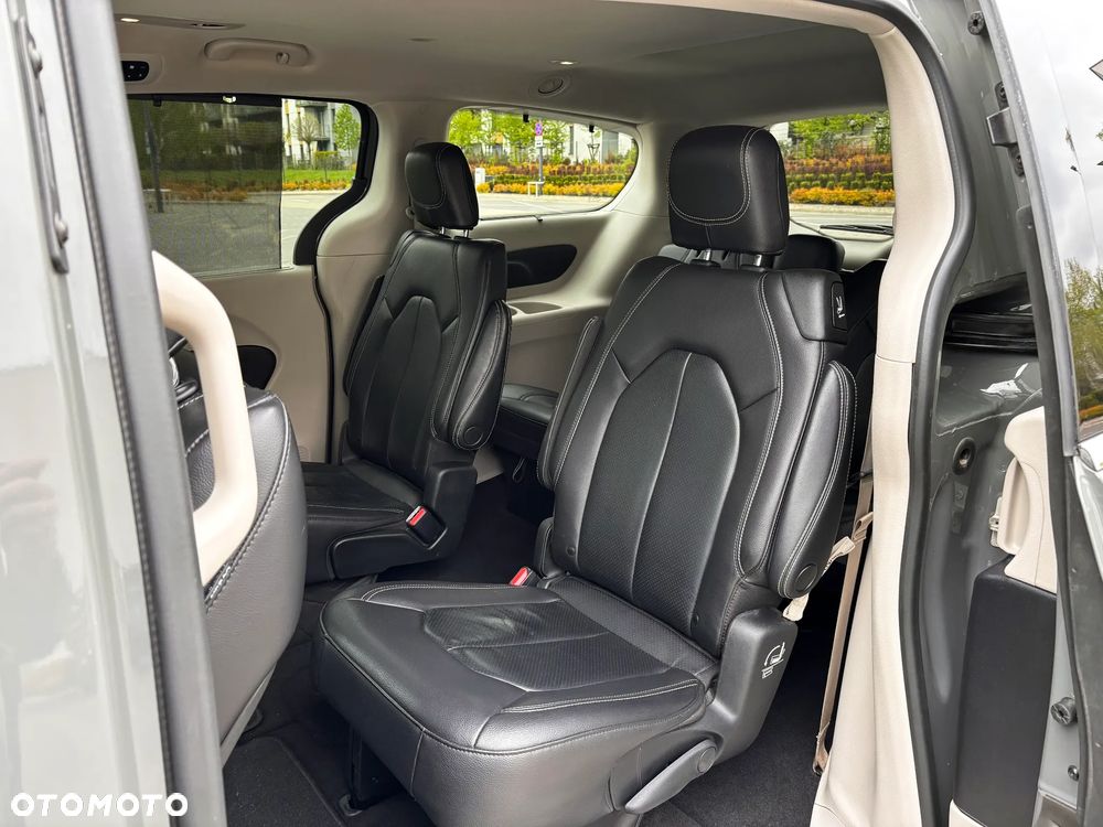 Chrysler Pacifica - 15