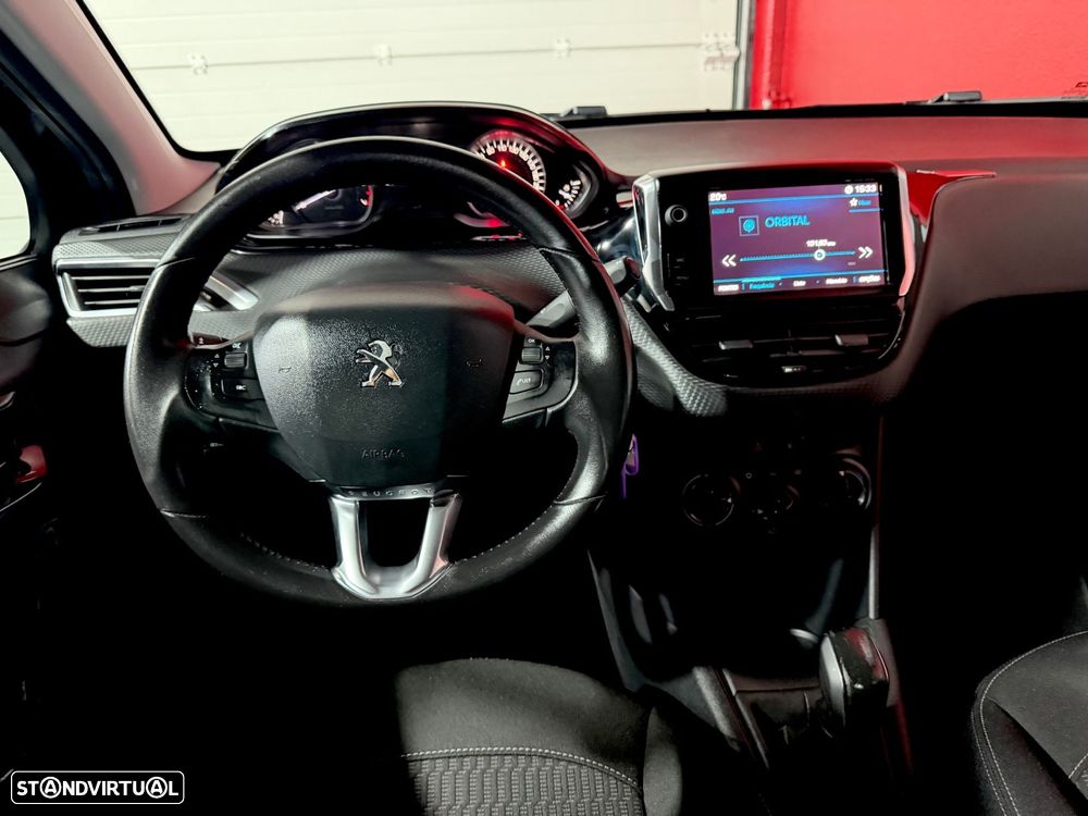 Peugeot 208 1.2 PureTech Style - 22