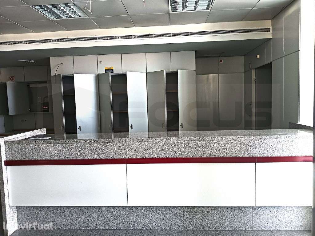 Oportunidade de Investimento: Imóvel Comercial com Localização de E... - Grande imagem: 2/20