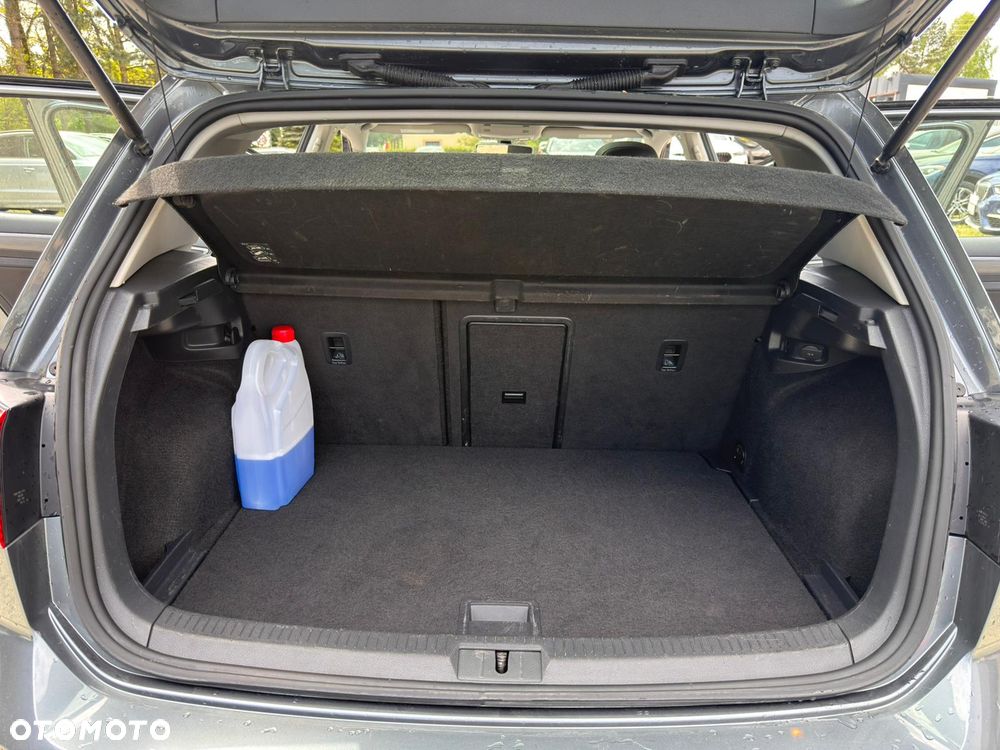 Volkswagen Golf - 24