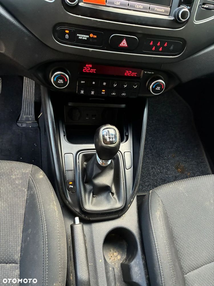 Kia Carens - 7