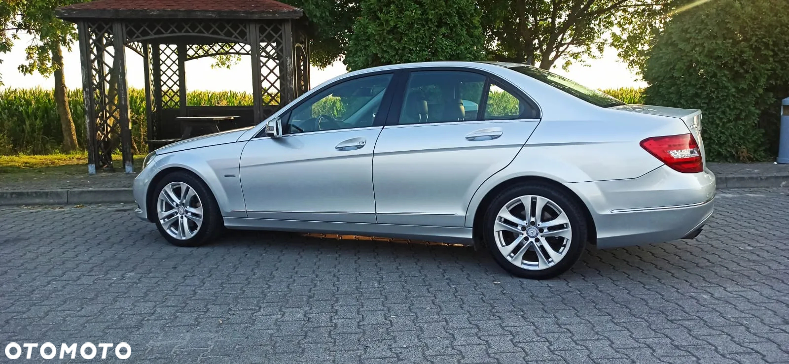 Mercedes-Benz Klasa C 180 T CDI DPF (BlueEFFICIENCY) Avantgarde - 2