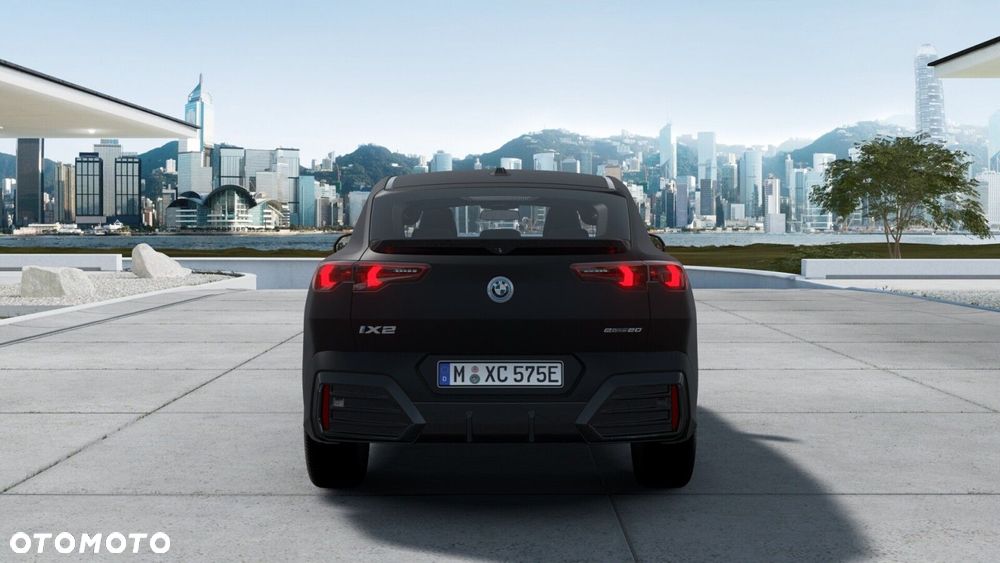 BMW iX2 eDrive20 66.5kWh M Sport - 6
