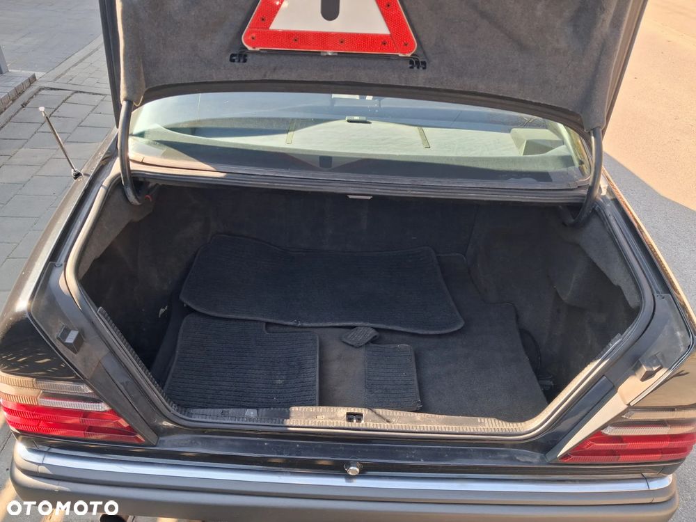 Mercedes-Benz Klasa E - 9