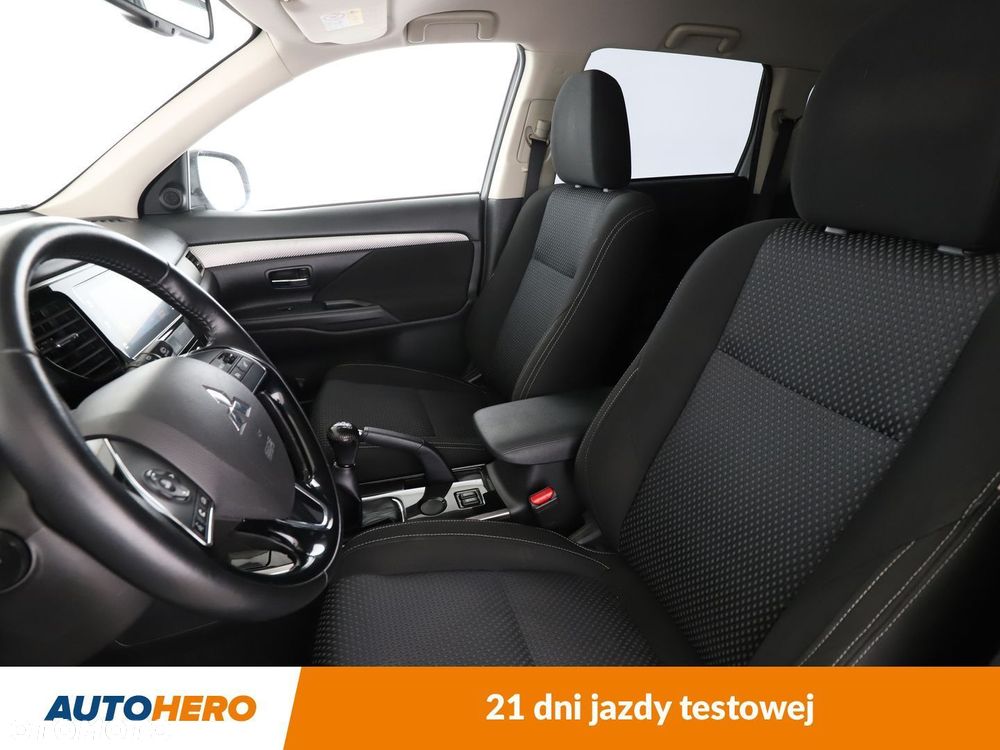 Mitsubishi Outlander - 10