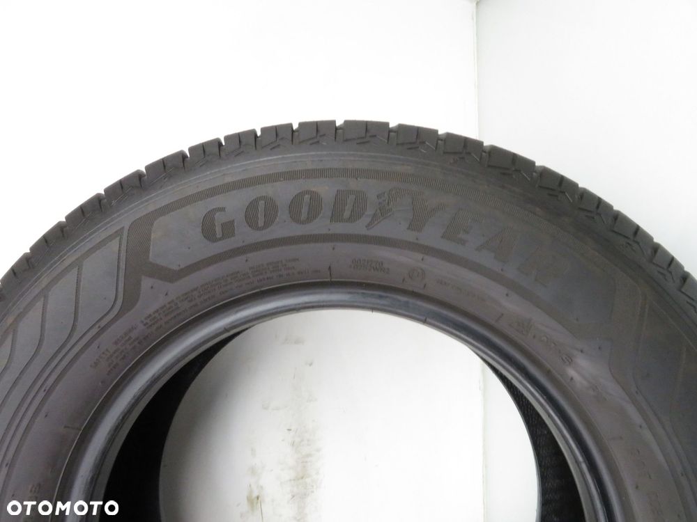 2x 235/65R16C OPONY Goodyear Vector 4Season Cargo - 4