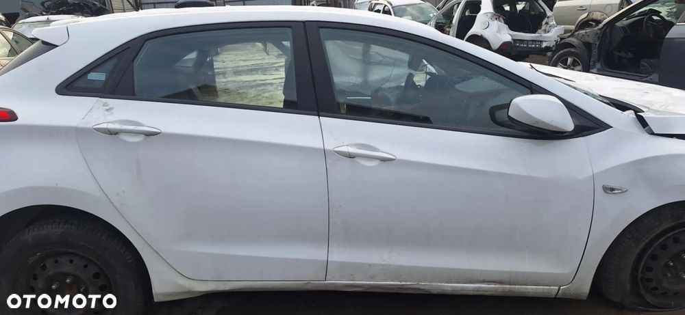 Hyundai I30 II 1,4CRDI 90KM wtryskiwacz wtrysk - 4