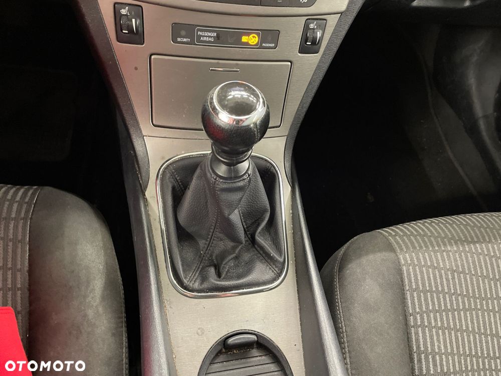 Toyota Avensis 2.0 D-4D 2010 - 37