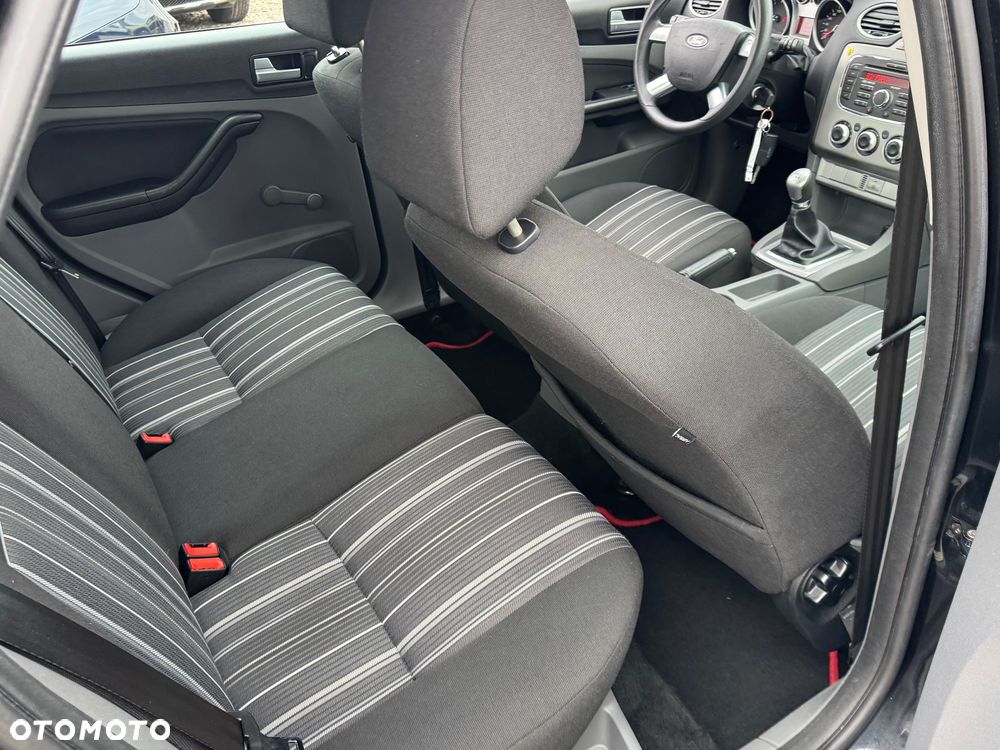 Ford Focus - 32